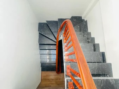 Bán nhà đê trần khát chân 37m2.  5 tầng. mặt tiền 4m. giá 7 tỷ hai bà trưng hà nội 1