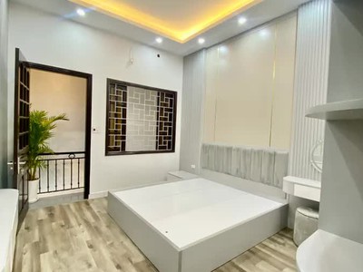 Bán nhà trần khát chân 37m2. 5 tầng. mặt tiền 4m. giá 8.2 tỷ hai bà trưng hà nội 4