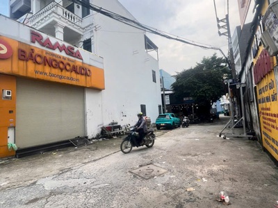 Nhà đẹp kế bên gò vấp 1 lầu sân xe cổng rào nguyễn thị kiểu siêu thị metro q12 1