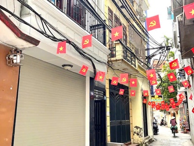 Bán nhà xuân thuỷ    4 tầng   dt 43m    mặt tiền 3.5m 1