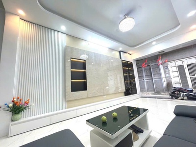 Bán nhà xuân thuỷ    4 tầng   dt 43m    mặt tiền 3.5m 4