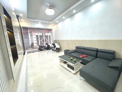 Bán nhà xuân thuỷ    4 tầng   dt 43m    mặt tiền 3.5m 3
