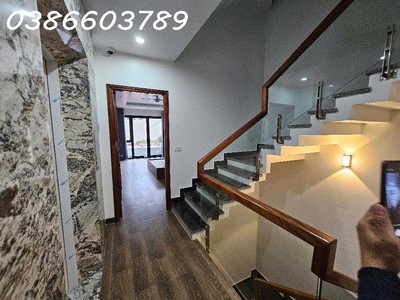 Gara ô tô   thang máy   nhà đẹp   văn phòng   tiện nghi đầy đủ   sát kđt khai sơn 1