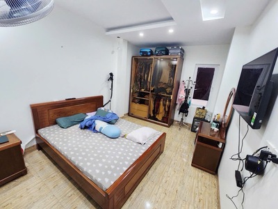 Bán nhà giải phóng 4 tầng long lanh dân xây ô chờ thang máy lô góc ô tô kinh doanh thanh xuân 3