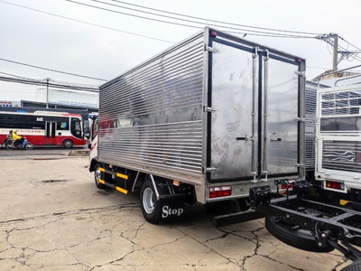 Xe sẵn giao ngay JAC N200 E5 Thùng Kín 2