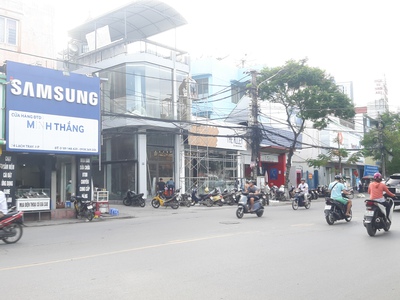 Cho thuê nhà MT: 4.5m DTSD: 270m2 phố Lạch Tray thông sàn, vỉa hè rộng 0
