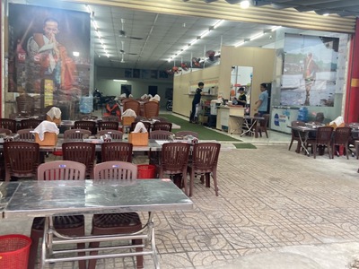 Mặt tiền mã lò nhộn nhịp quá, nhiều vị trí đẹp để đầu tư... 1