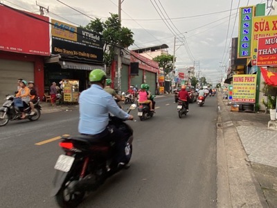 Mặt tiền mã lò nhộn nhịp quá, nhiều vị trí đẹp để đầu tư... 3