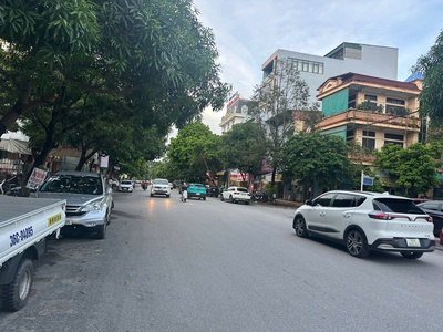Độc quyền bán nhà 3 tầng mặt đường dương đình nghệ 2