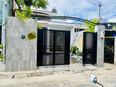 Nhà mới hoàn thiện 123m2 mặt tiền đường tân thới nhì, xe hơi ngủ trong sân. gần trường thcs lý 1