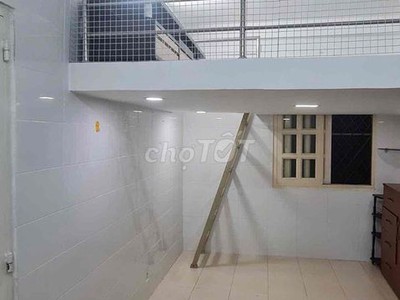 Cho thuê phòng 20m    gác lửng 10m  tại quận 1   giá dễ thương 1