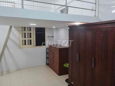 Cho thuê phòng 20m    gác lửng 10m  tại quận 1   giá dễ thương 0