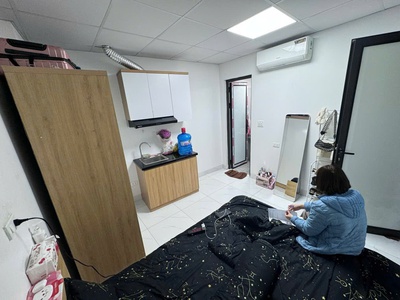 Cho thuê ccmn đẹp giá 3tr8 rẻ nhất thị trường ngõ 136 chùa láng, đống đa 4