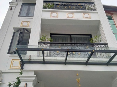 Long biên bán biệt thự mini sân vườn - vị trí trung tâm - 3 thoáng 3