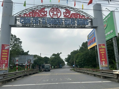 Bán đất ô tô đỗ cửa 2 mặt thoáng cực đẹp tại khu công nghiệp quất động 2