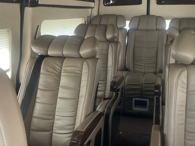 Bán Ford Transit 10 chỗ - Đời 2021 3