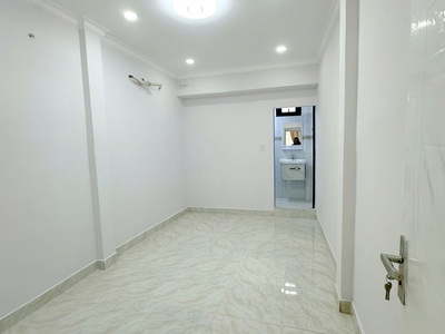 Bán nhà mới xây 2 tầng sát hxh 137 âu dương lân p2q8 2