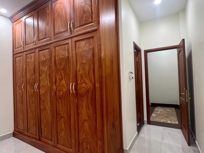 Nhà mới 2 mặt hẻm 3 tầng nở hậu 8m sát đường trần bình trọng p2q5. giá 9.8 tỷ 2