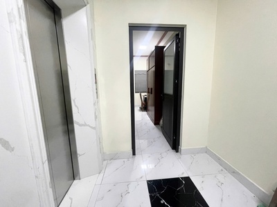Ccần bán căn nhà 5 tầng ở đức thượng hoài đức .hà nội. nhà dân xây 5 tầng thang máy .kin cố. ô tô 2