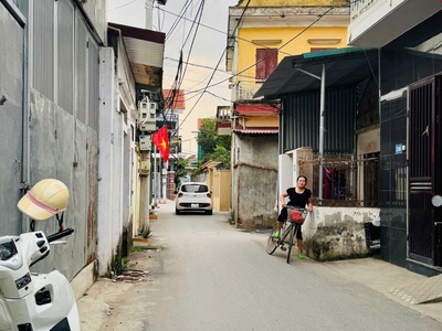 Nhà đẹp - trục trính kinh doanh- đức thượng- hoài đức- hà nội. diện tích  63m nhà 2 tầng. sát chợ 1