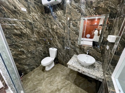 Cho thuê tòa nhà mặt phố Văn Cao, DT: 90m2, 8 ngủ khép kín. 6