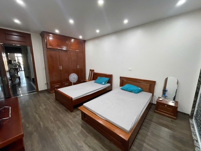 Cho thuê tòa nhà mặt phố Văn Cao, DT: 90m2, 8 ngủ khép kín. 7