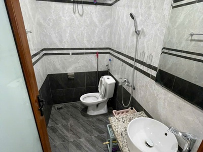 Cho thuê tòa nhà mặt phố Văn Cao, DT: 90m2, 8 ngủ khép kín. 9