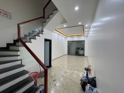 Cho thuê tòa nhà mặt phố Văn Cao, DT: 90m2, 8 ngủ khép kín. 0