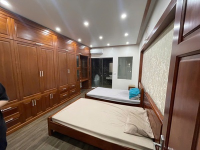 Cho thuê tòa nhà mặt phố Văn Cao, DT: 90m2, 8 ngủ khép kín. 2