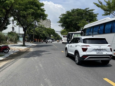 Lô đất mặt tiền sơn trà, đường 10m5 lề 5m, kinh doanh đỉnh chỉ 7.x tỷ 2
