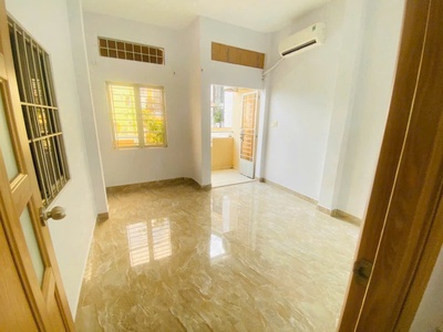 Gấp bán - gần mt lê quang định -35m2 -3 tầng - 4 pn - hẻm 3 m - 4.x 1