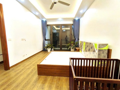 Bán nhà long biên 5 tầng thang máy ô tô vào nhà hướng nam sổ nở hậu đẹp 2