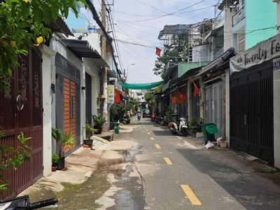 Bán nhà mặt tiền đ số 24 lê văn quới nhựa 10m thông 52m2,4 tầng 5 tỷ 2 0