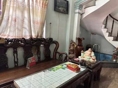 Bán nhà mặt tiền dương công khi, hóc môn. dt 200m2, 3 tầng, 6pn. sổ hồng, giá 15 tỷ. 2