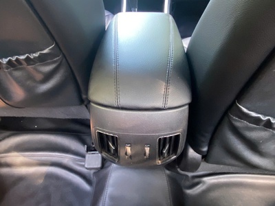 Em cần nhượng lại chiếc xe Hyundai Sonata Y20 , đăng ký lần đầu 31/12/2010 2