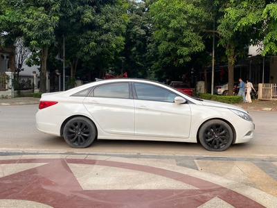 Em cần nhượng lại chiếc xe Hyundai Sonata Y20 , đăng ký lần đầu 31/12/2010 3