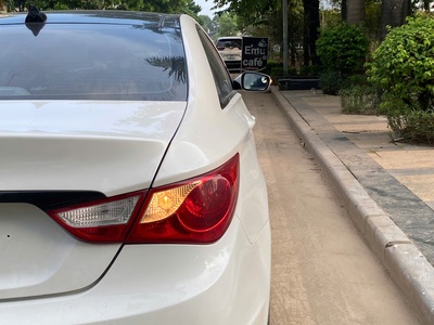 Em cần nhượng lại chiếc xe Hyundai Sonata Y20 , đăng ký lần đầu 31/12/2010 1