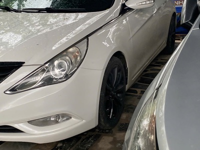 Em cần nhượng lại chiếc xe Hyundai Sonata Y20 , đăng ký lần đầu 31/12/2010 5