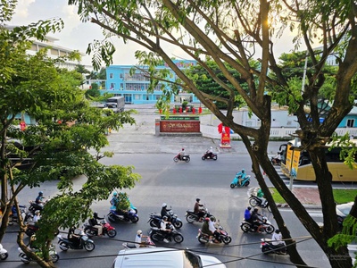 Cần bán nhà 3 tầng mt nguyễn hữu thọ,đối diện bệnh viện quân y 17 0