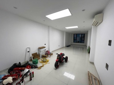 Nhà mặt đường tân phong, 40m2, 5 tầng, ô tô tránh, gần ubnd thượng cát 4