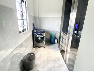 Nhà măt tiền trương thị hoa p tth q12 4 lầu thang máy 4