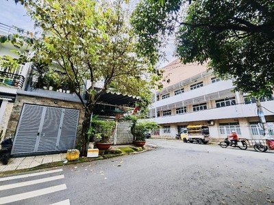 Bán nhà mặt tiền bàn cờ họ lê    60m 5 tầng ,   gần nguyễn sơn,    nhỉnh 10 0