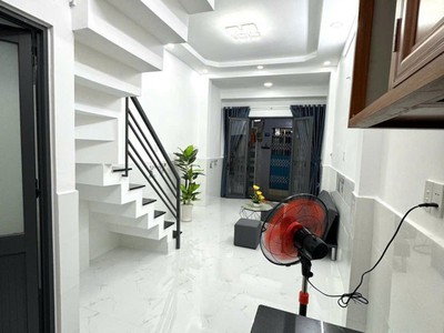 Gần chợ hẻm 3.5m thông 27m   3.2x8,4  2tầng mới 100 ở ngay nhỉnh 3 tỷ 2