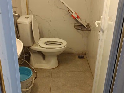 Cho thuê nhà tầng 1 trung tự 25m  x 1 tầng, có vệ sinh riêng 8 triệu/tháng 4