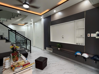 Cho thuê nhà Văn Cao, DT: 45m2, 3 p.ngủ full đồ. 0