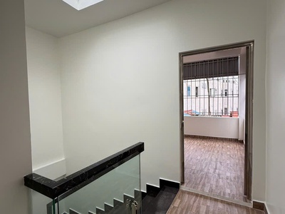 Cho thuê nhà Văn Cao, DT: 45m2, 3 p.ngủ full đồ. 1