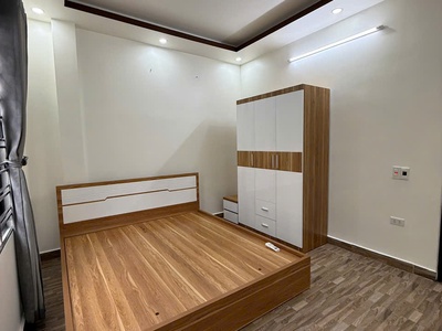 Cho thuê nhà Văn Cao, DT: 45m2, 3 p.ngủ full đồ. 5