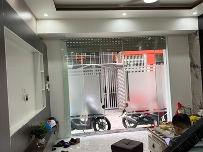 Cho thuê nhà Văn Cao, DT: 45m2, 3 p.ngủ full đồ. 9