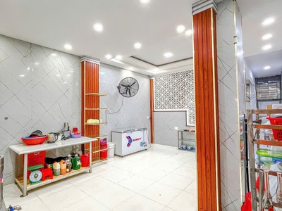 Bán nhà 4 tầng mặt tiền Hà Huy Giáp cho thuê 60tr tháng- spa văn phòng 8