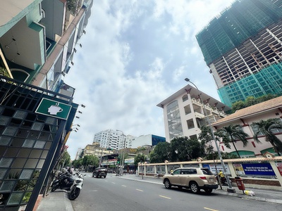 Bán nhà 3 tầng ngay trường dh văn lang, quận 1 - mặt tiền hxh đ. nguyễn khắc nhu - 50m2 - sổ hồng 1